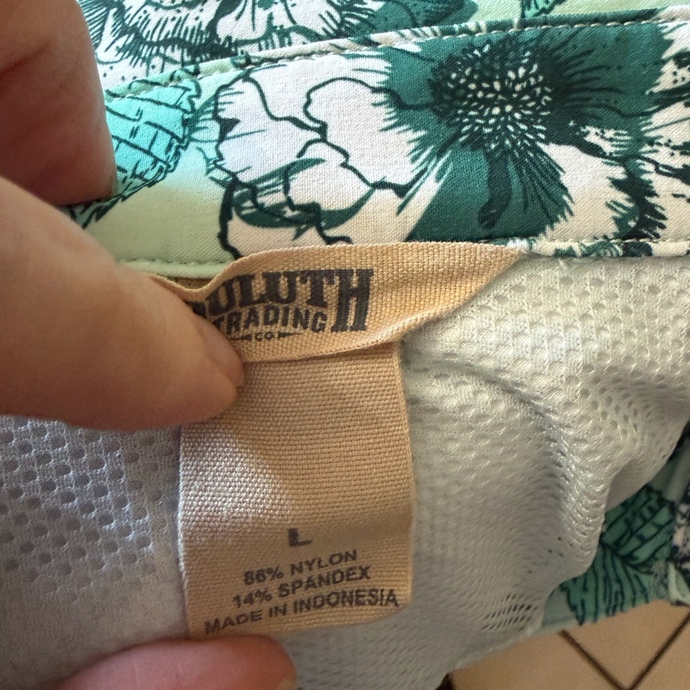 Duluth Trading Co Green and White Floral Top - Picture 2 of 9
